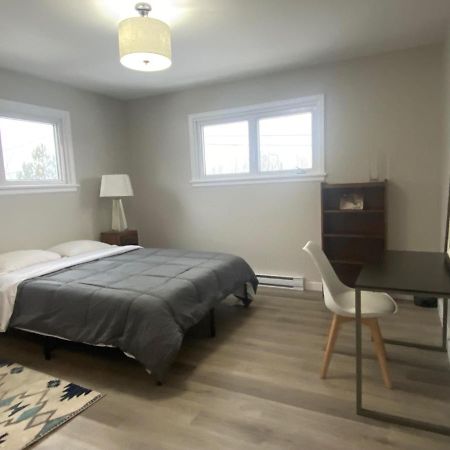 Private Room Lakeview House- Westmount Монктън Екстериор снимка