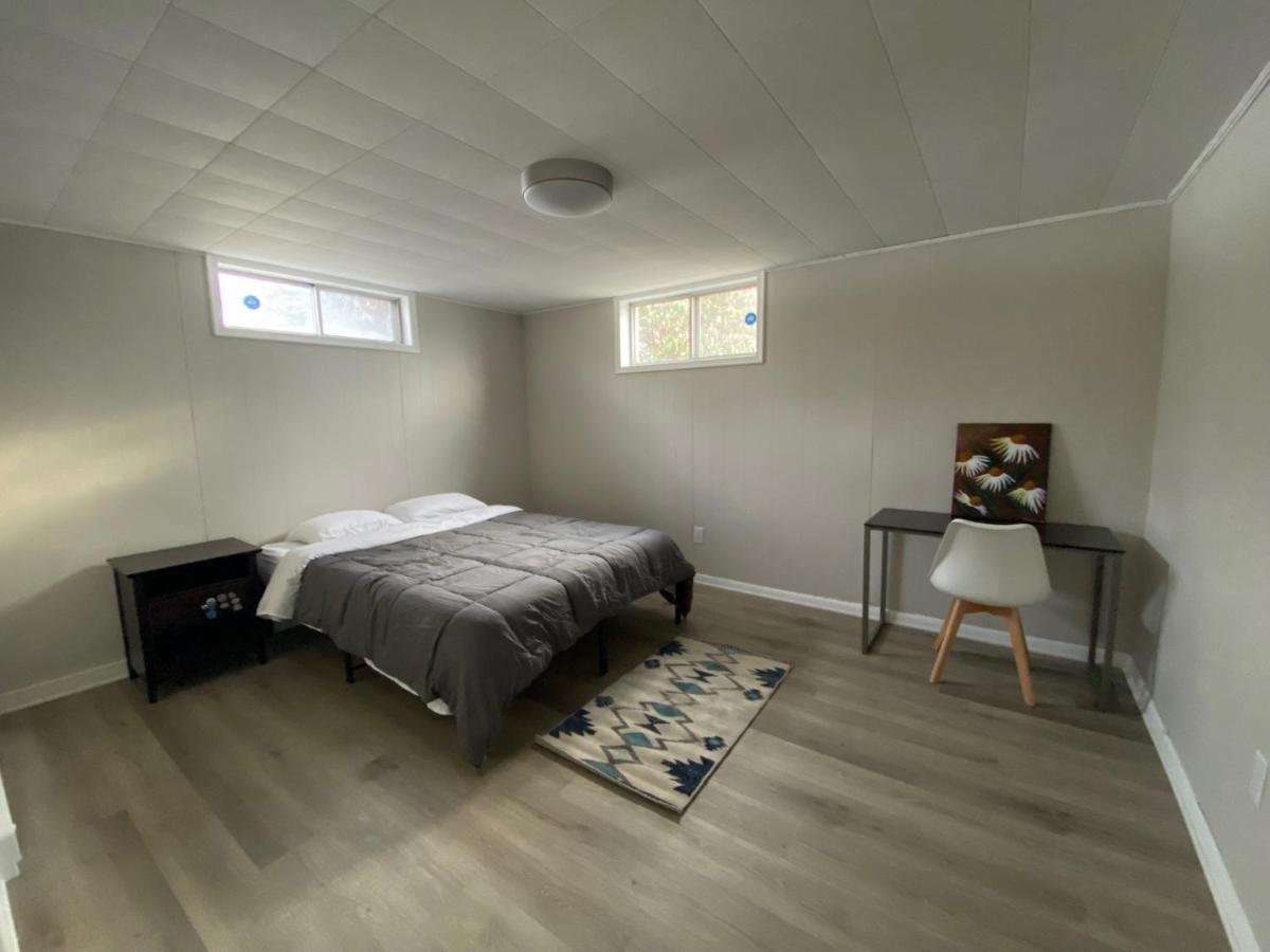Private Room Lakeview House- Westmount Монктън Екстериор снимка