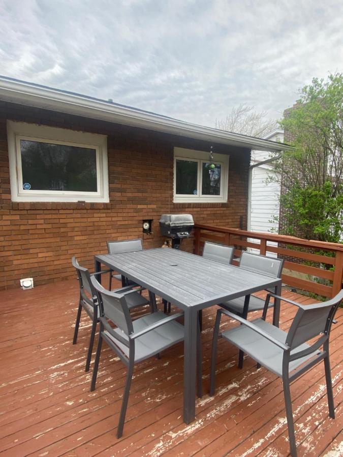 Private Room Lakeview House- Westmount Монктън Екстериор снимка