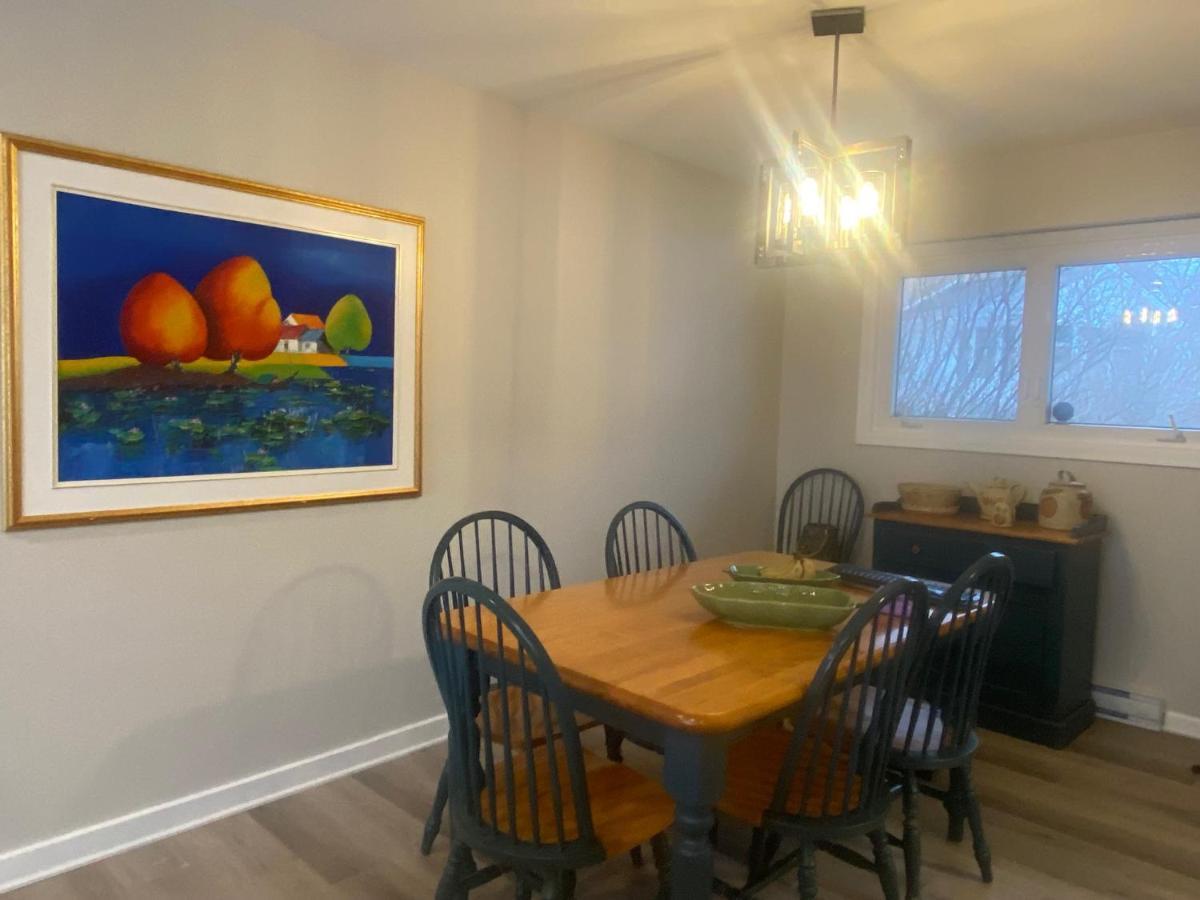 Private Room Lakeview House- Westmount Монктън Екстериор снимка